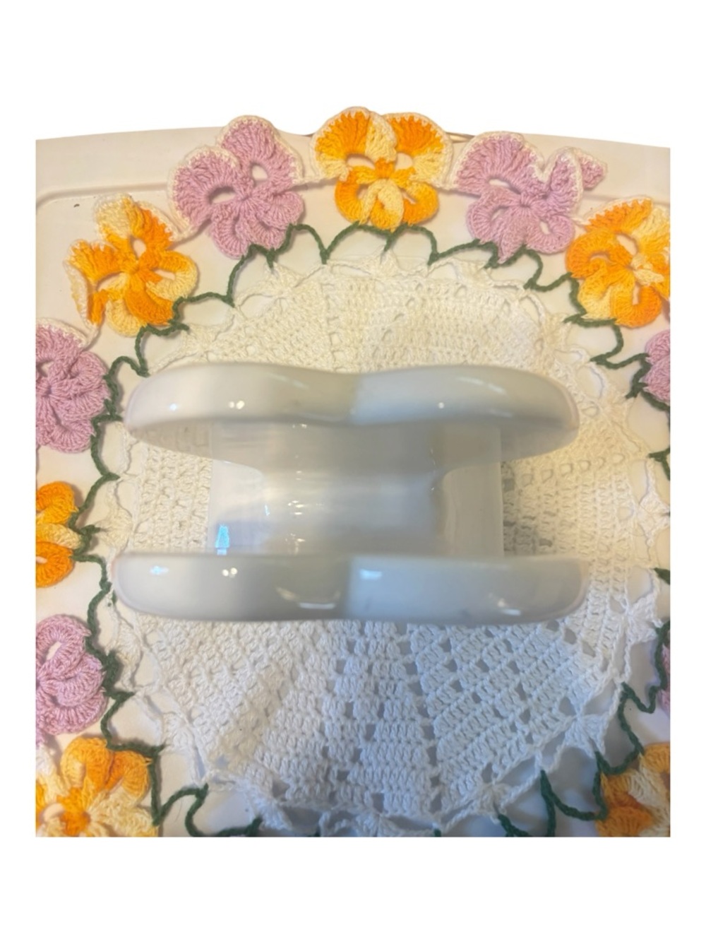 Ribbon Geese Heart-Shaped White Ceramic Decorative Napkin holder So cute! - Picture 4 of 4